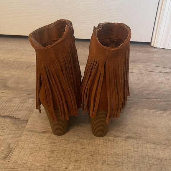 Fringe suede ankle boots 7.5 - Picture 3 of 5